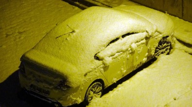 Yüksekova'da Mart Ayına Rağmen, Lapa Lapa Kar Yağışı