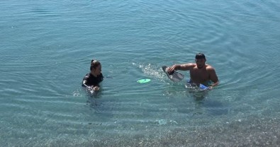 Antalya'da Karlı Dağların Gölgesinde Deniz Keyfi