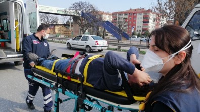 Başka Bir Aracın Sıkıştırdığı Otomobil Bariyere Çarptı Açıklaması 1 Yaralı