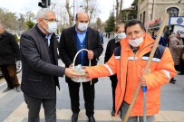 Başkan Güder'den Vatandaşa Kandil Simidi