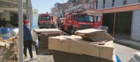Bursa'da Korkutan Yangın, Esnaf El Birliğiyle Malzemeleri Dışarıya Çıkardı Haberi