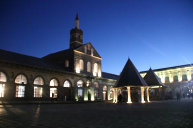 Diyarbakır'da Berat Kandili Dualarla İhya Edildi