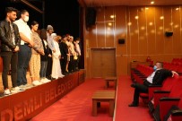 Dünya Tiyatro Günü´Nde, Down Sendromlu 'Başkan'a Özel Oyun Haberi