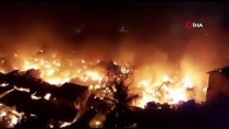 Hindistan'da Pazarda Korkutan Yangın