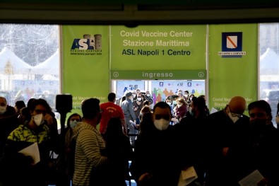 İtalya'da Son 24 Saatte 23 Bin 839 Yeni Vaka