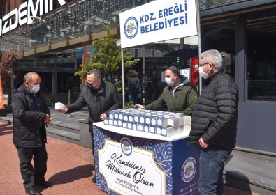 Kdz. Ereğli Belediyesi, Kandil Simidi Dağıttı