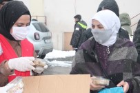 Kızılay Kadın Kolları Gönüllüleri Berat Kandili Nedeniyle Helva Dağıttı Haberi