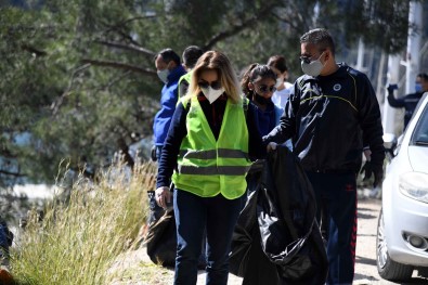 Belediye Başkanı Alim Karaca Da Katıldı; Yarımada'da Temizlik Çalışması Yapıldı