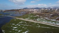 Beyşehir'de Eriyen Karlar, Ekili Arazileri Suyla Doldurdu Haberi