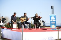 Canlı Müzik Performansı 'Müzik Şehrin Kalbinde' Moral Veriyor