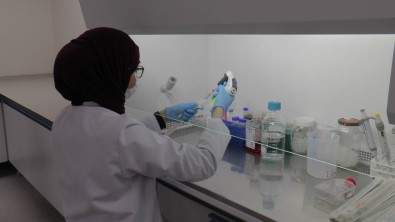 ERFARMA'da Virüs Üzerinde Etkili Olabilecek İlaç Araştırmaları Devam Ediyor