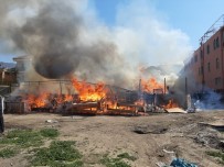 Fethiye'de İkinci El Eşya Mağazasının Deposunda Yangın Çıktı Haberi
