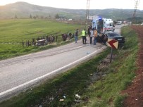 Gaziantep'te İki Araç Kafa Kafaya Çarpıştı Açıklaması 1 Ölü, 7 Yaralı Haberi