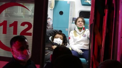 Hasta Taşıyan Ambulans Ve Otomobil Çarpıştı Açıklaması 7 Yaralı