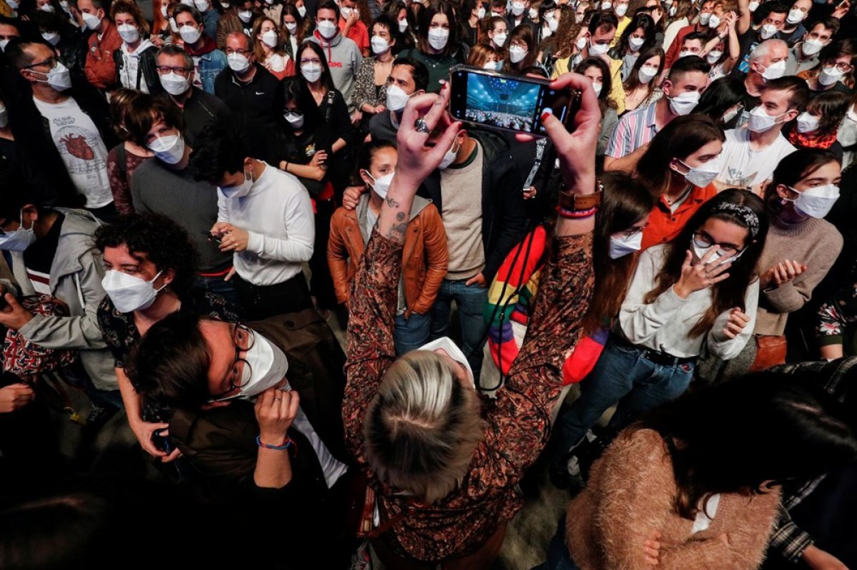 İspanya'da 5 bin kişilik koronavirüs deneyi!