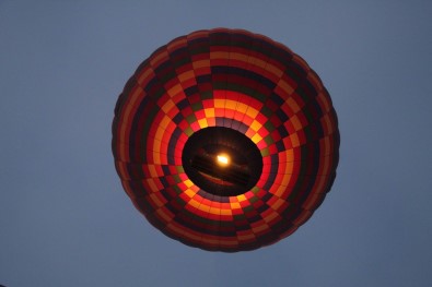 Kapadokya'da Gökyüzü Balonlarla Buluştu