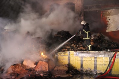 Kütahya'daki Ambalaj Deposunda Çıkan Yangın 3 Saatte Söndürüldü