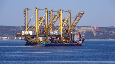 Liman Vinci Taşıyan Gemi Çanakkale Boğazı'ndan Geçti