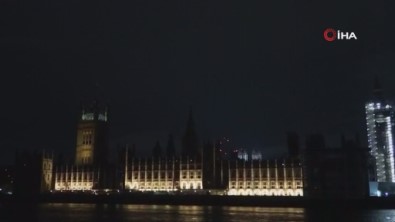 Londra'nın Simgeleri Karanlıkta Kaldı