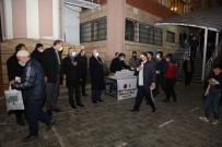 Tuşba Belediyesi Kandil Simidi Dağıttı