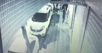 Üsküdar'da Evden Hırsızlık Kamerada Haberi