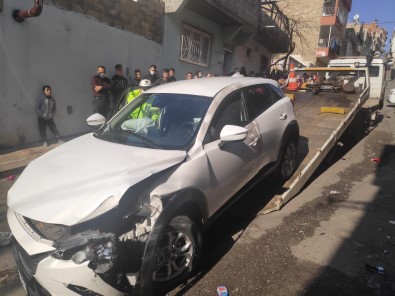 Virajı Alamayan Otomobilin Çarptığı 2 Yaşındaki Çocuk Hayatını Kaybetti