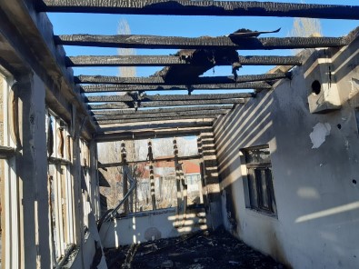 Yüksekova'da Yangın Evi Küle Döndürdü