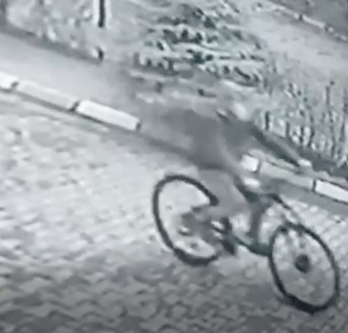 Hırsızın Bisikletini Çaldığı Görüntüleri İzleyen Genç Açıklaması 'İlla Alacağım Demiş'