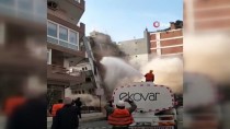 İzmir'de Ağır Hasarlı Bina Kontrollü Yıkım Yapılırken Yanındaki Binanın Üzerine Çöktü