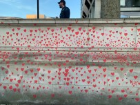 Londra'da Covid-19 Kurbanlarının Anısına Yaklaşık 150 Bin Kalp Çizilecek