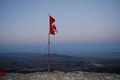 Denizli'de Ülkü Ocakları 1840 Metre Yükseklikte Türk Bayrağını Değiştirdi
