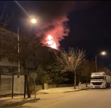 Elazığ'da Binanın Çatısı Alev Alev Yandı