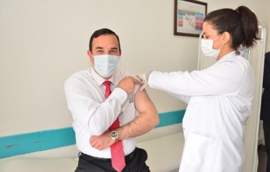 Elazığ'da Öğretmenlere Covid-19 Aşısı