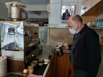 Gönen'de Kahvehaneler Esnafa Çay Servisine Başladı