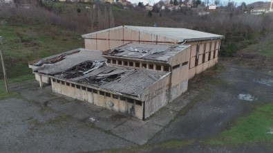 Metruk Bina Tespiti Yapılan 35 Yıllık Spor Salonuna Yıkım Engeli