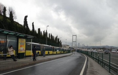 15 Temmuz Şehitler Köprüsü'nde metrobüs arıza yaptı!