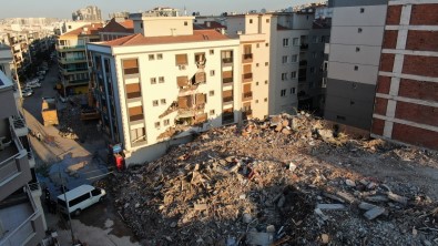 Ağır Hasarlı Bina Yıkım Esnasında Çöktü Açıklaması Hasar Gören Yandaki Bina Mühürlendi