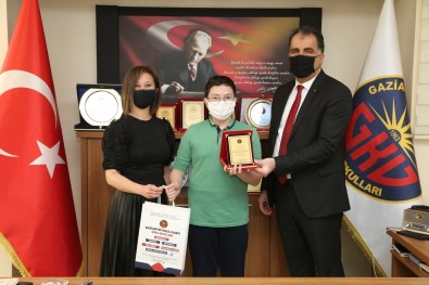 GKV'de Kitap Kurtları Ödüllendirildi