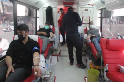 'İyi Ki Varsın Kan Dostum' Kampanyasına Türk Ve Suriyeliler'den Destek