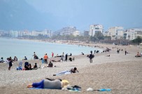 Kırmızı Antalya'da Sahil Yoğunluğu Haberi