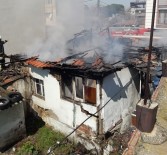 Manisa'da Tek Katlı Ev Küle Döndü