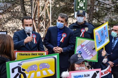 Nallıhan Belediyesinden 'Kırmızı Çizgimizi Çekiyoruz' Farkındalık Etkinliğine Tam Destek