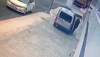 (Özel) Pendik'te Otomobil Hırsızlığı Kamerada Haberi