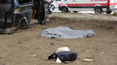 Isparta'da Minibüs İle Hafif Ticari Araç Çarpıştı Açıklaması 3 Ölü, 8 Yaralı
