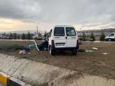 Isparta'da Trafik Kazası Açıklaması 3 Ölü, 8 Yaralı (1)