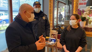 Kafede Oturan Kadınlarla, Denetim Yapan Kaymakamın Diyaloğu Renkli Görüntüler Oluşturdu