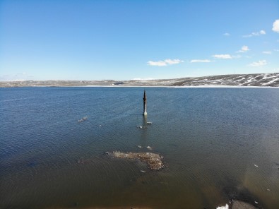 Kars'ta, Cami Minaresi Ve Eski Yol Sular Altında Kaldı