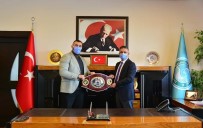 Şampiyon Boksör Demirezen'den Rektör Kuş'a Teşekkür Ziyareti