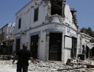 Komşuda şiddetli deprem!