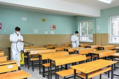 Esenyurt'ta Okullar Dezenfekte Ediliyor
